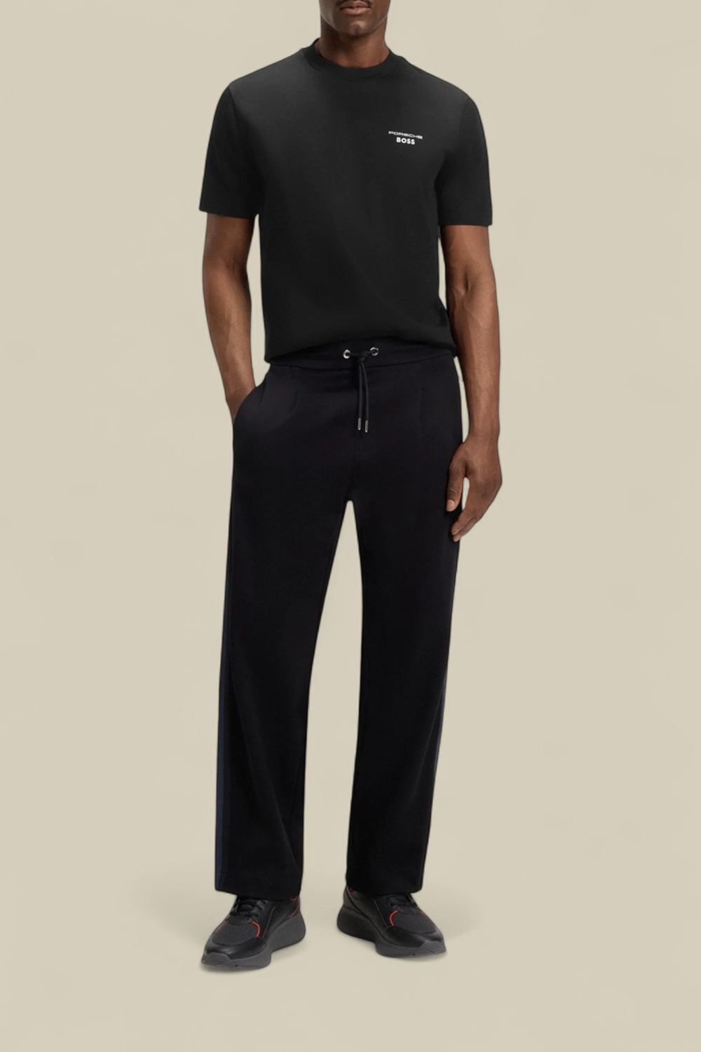 תמונת כל הלוק של חולצת טי פורשה X בוס